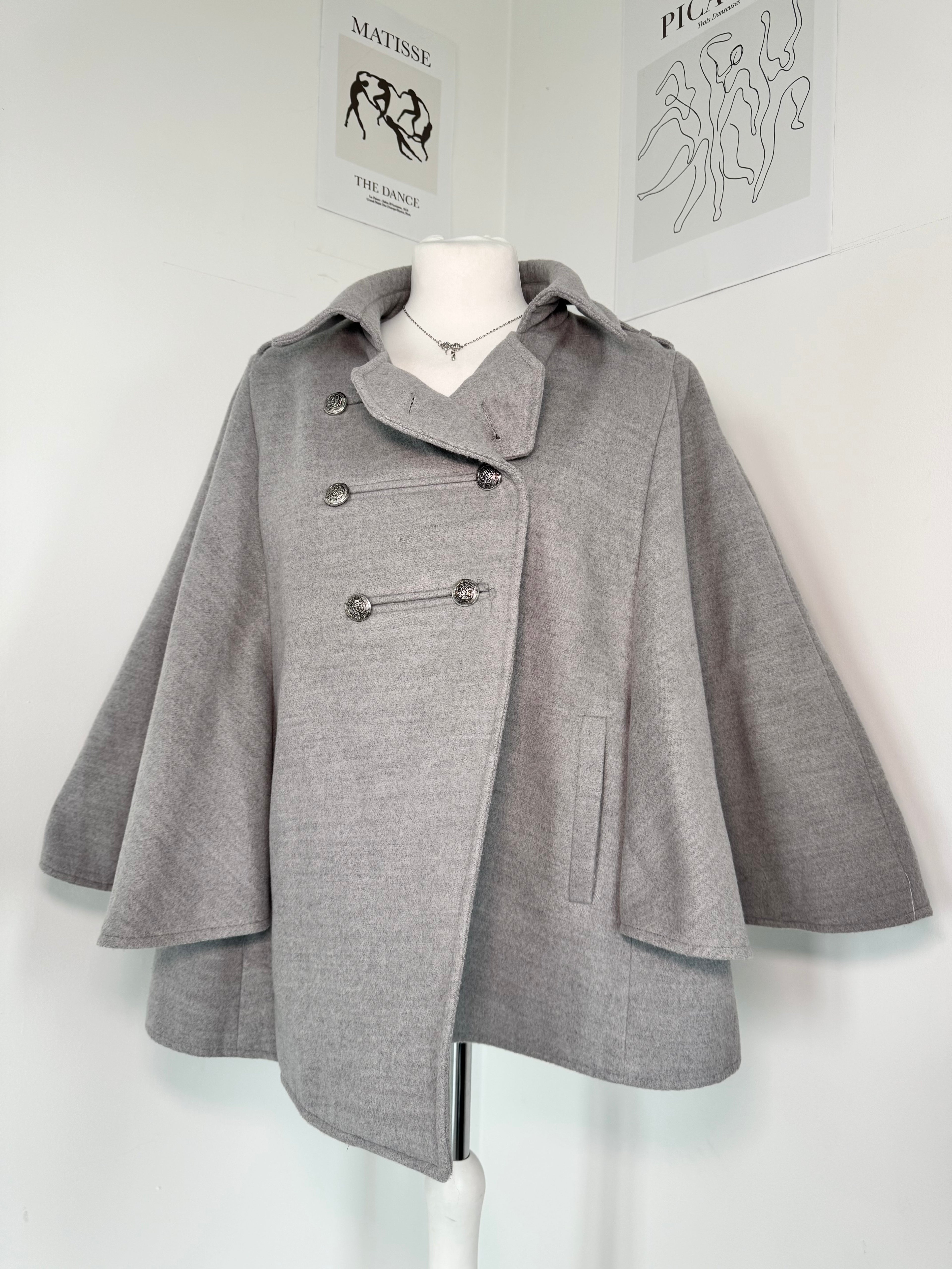 Grey poncho coat with elegant buttons