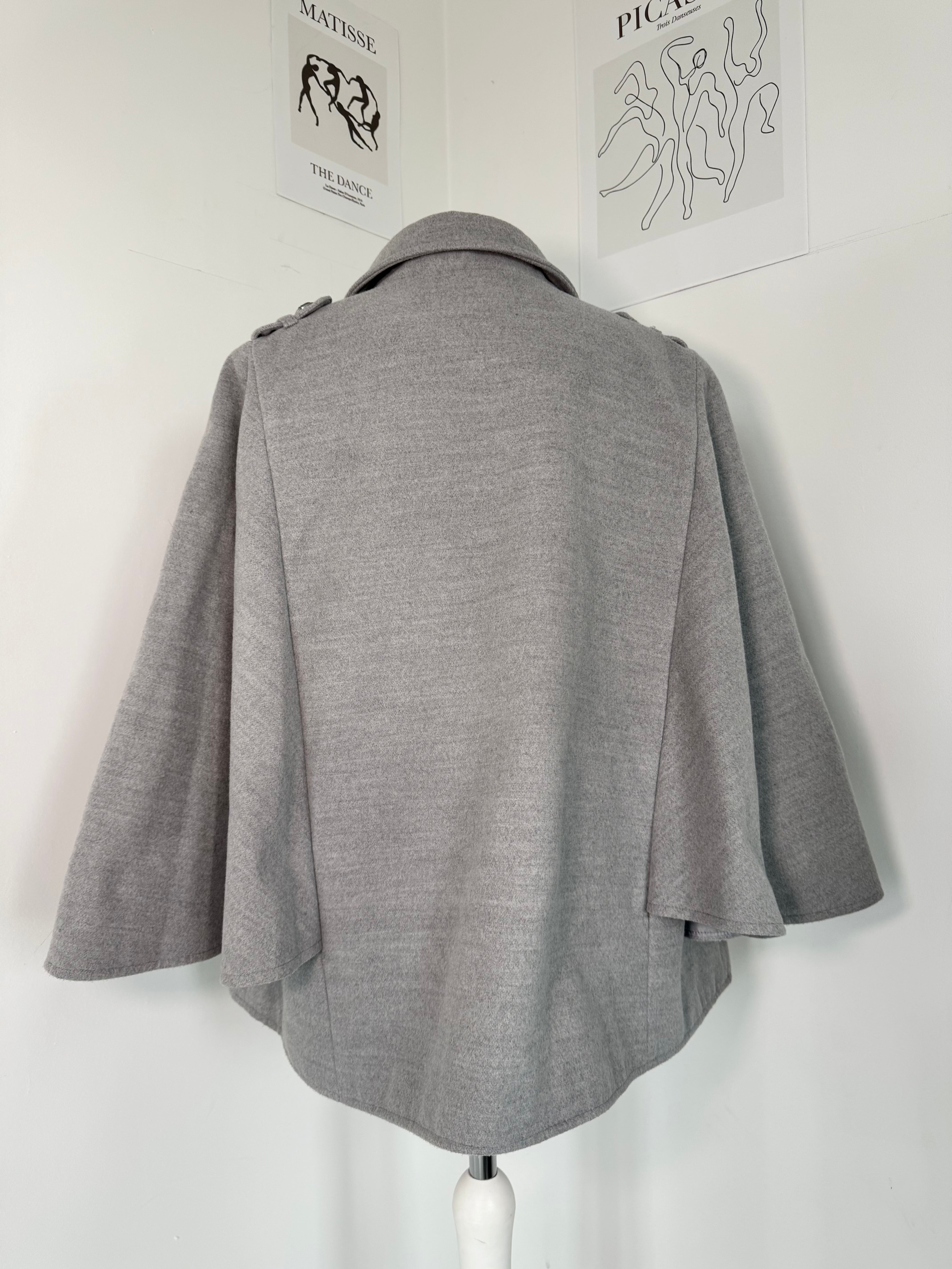 Grey poncho coat with elegant buttons