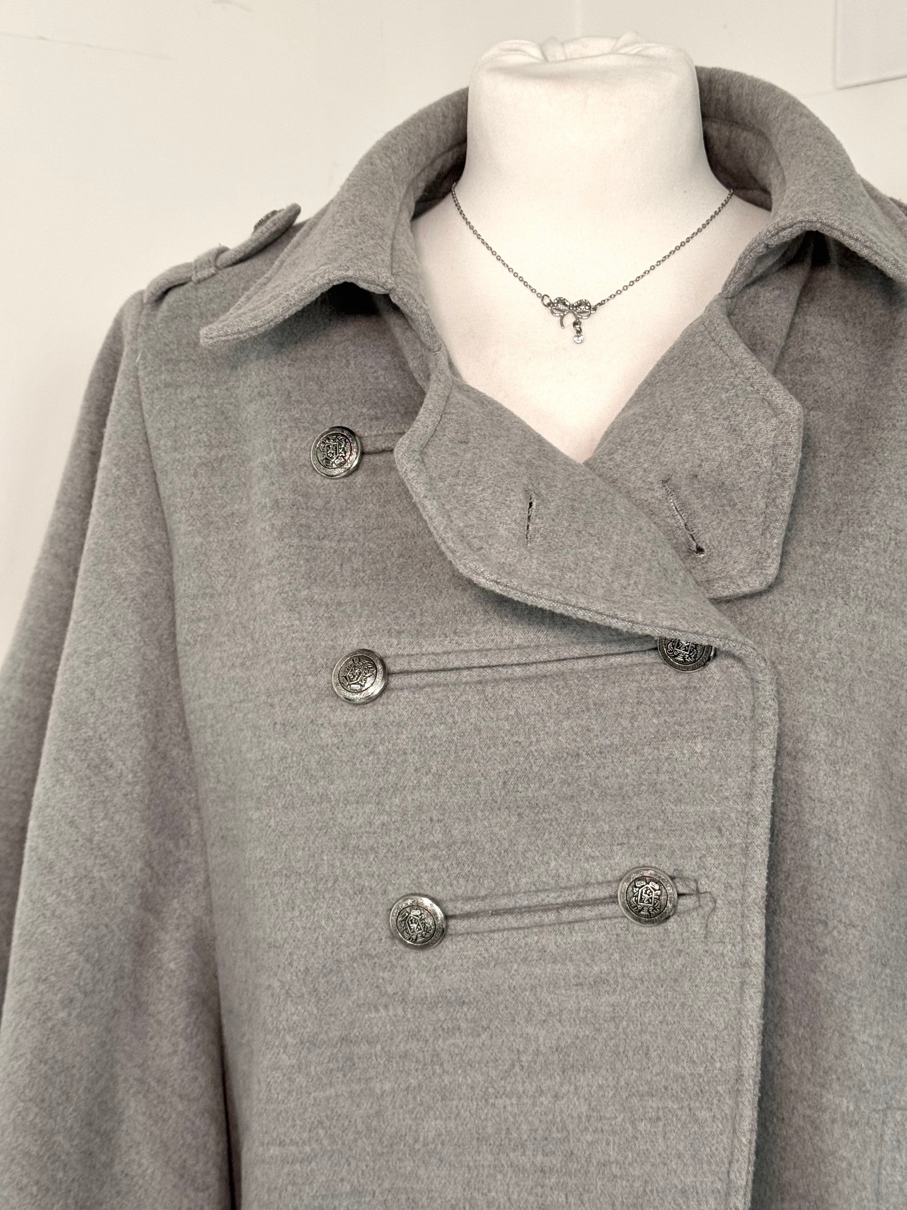 Grey poncho coat with elegant buttons