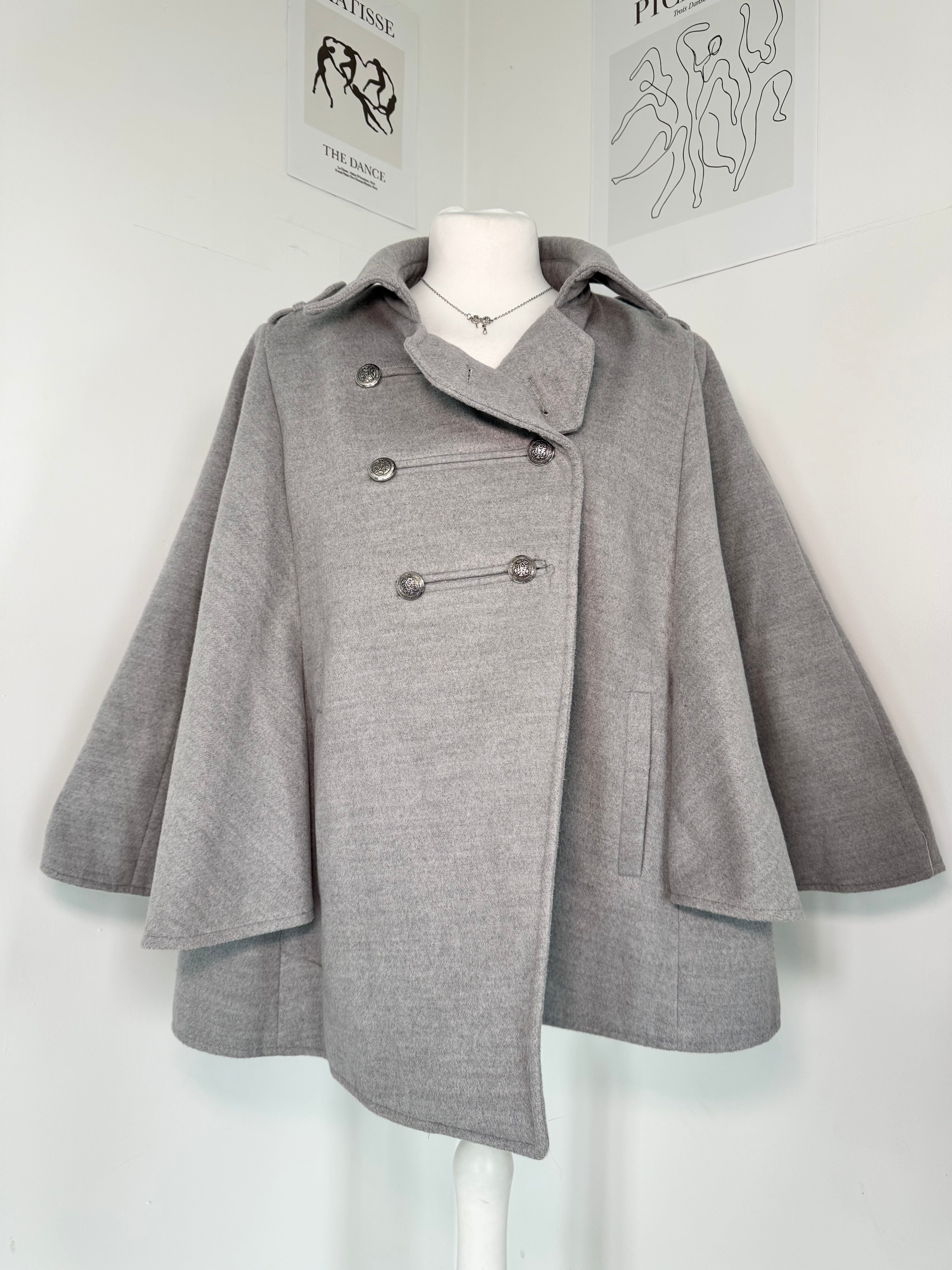 Grey poncho coat with elegant buttons